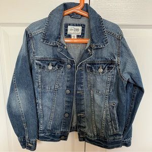 CHILDREN’S PLACE Unisex Blue Denim Jacket.           Size M/M-7/8